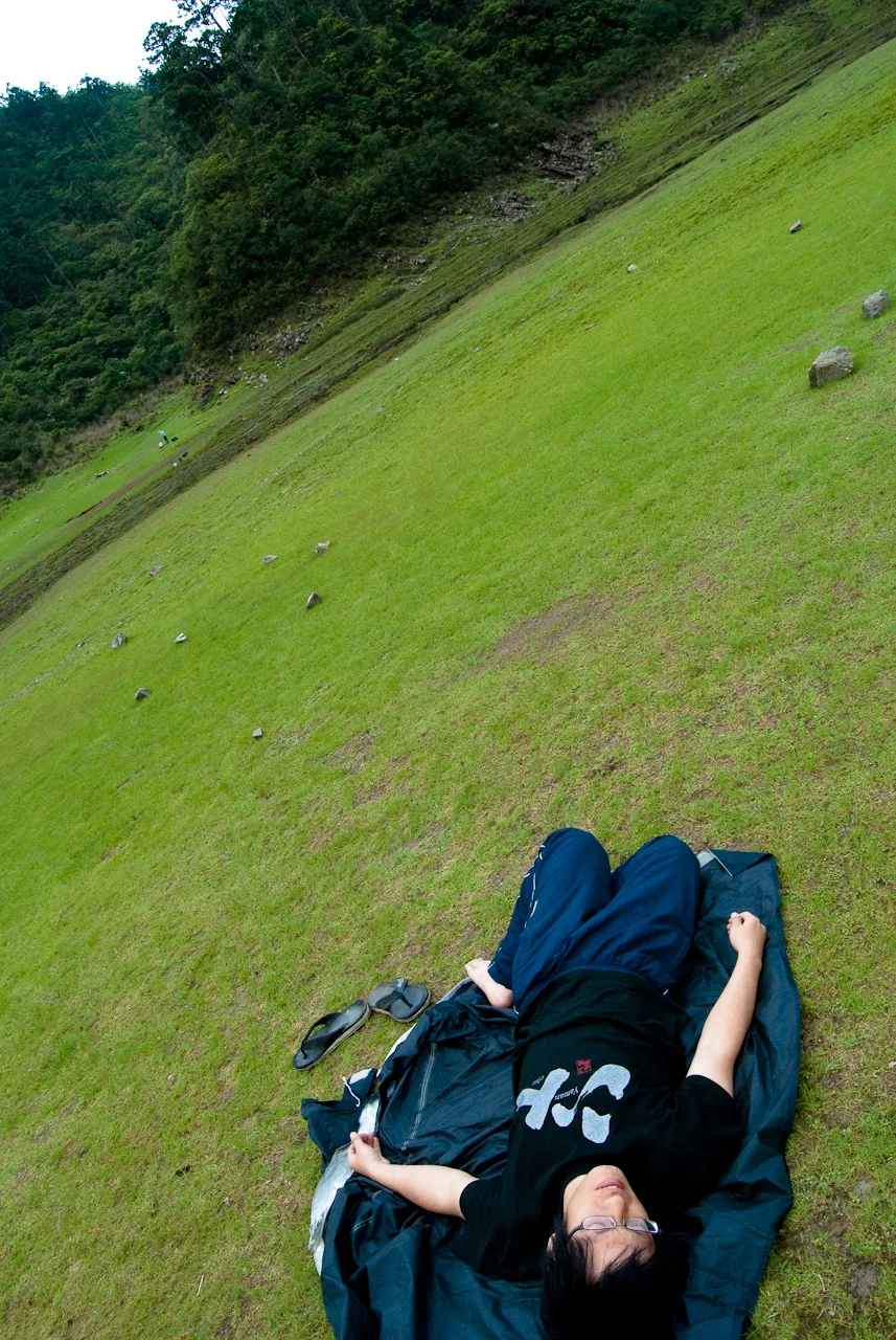 請不要這樣睡著,一定會冷到…