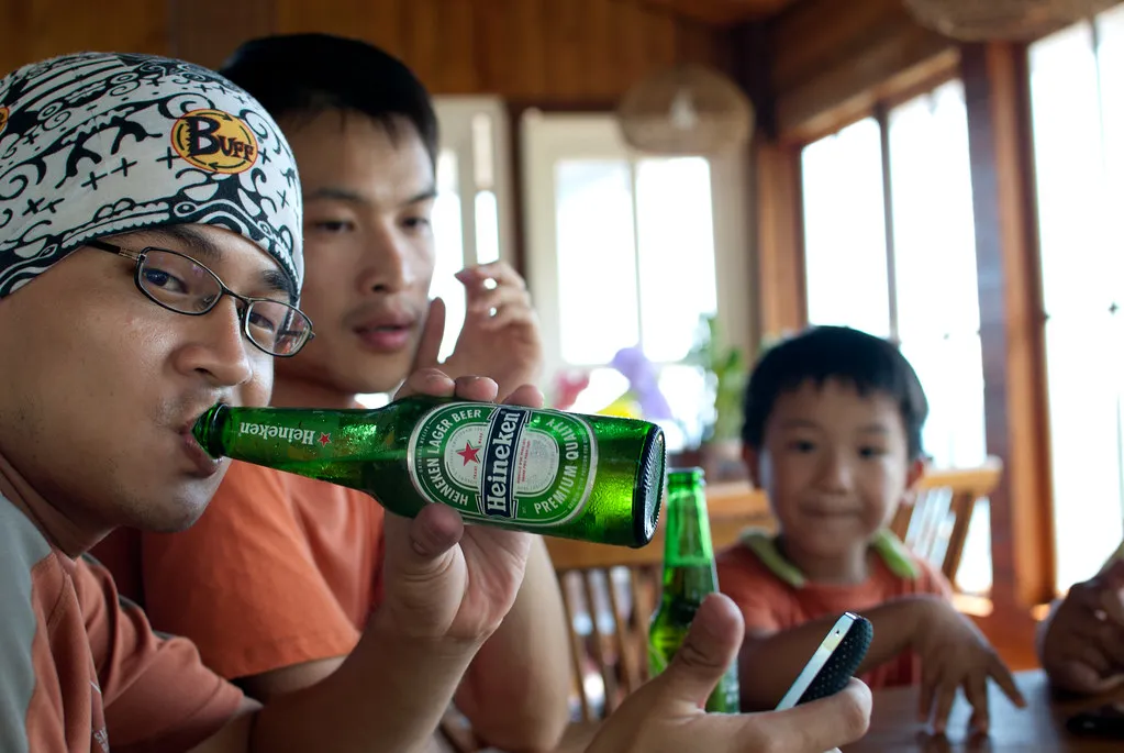 我們又停下來喝啤酒了