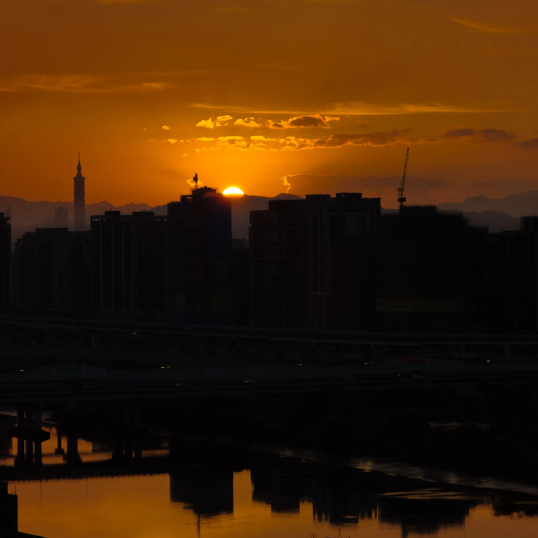 taipei-101-sunrise.jpg