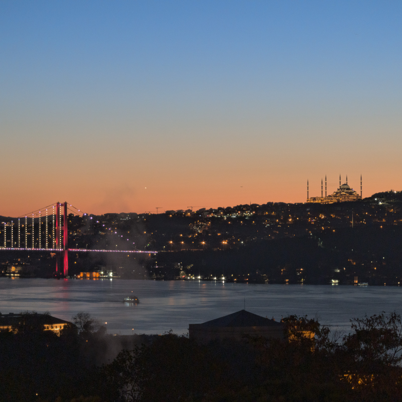 cover_istanbul-city-night-dawn.jpg