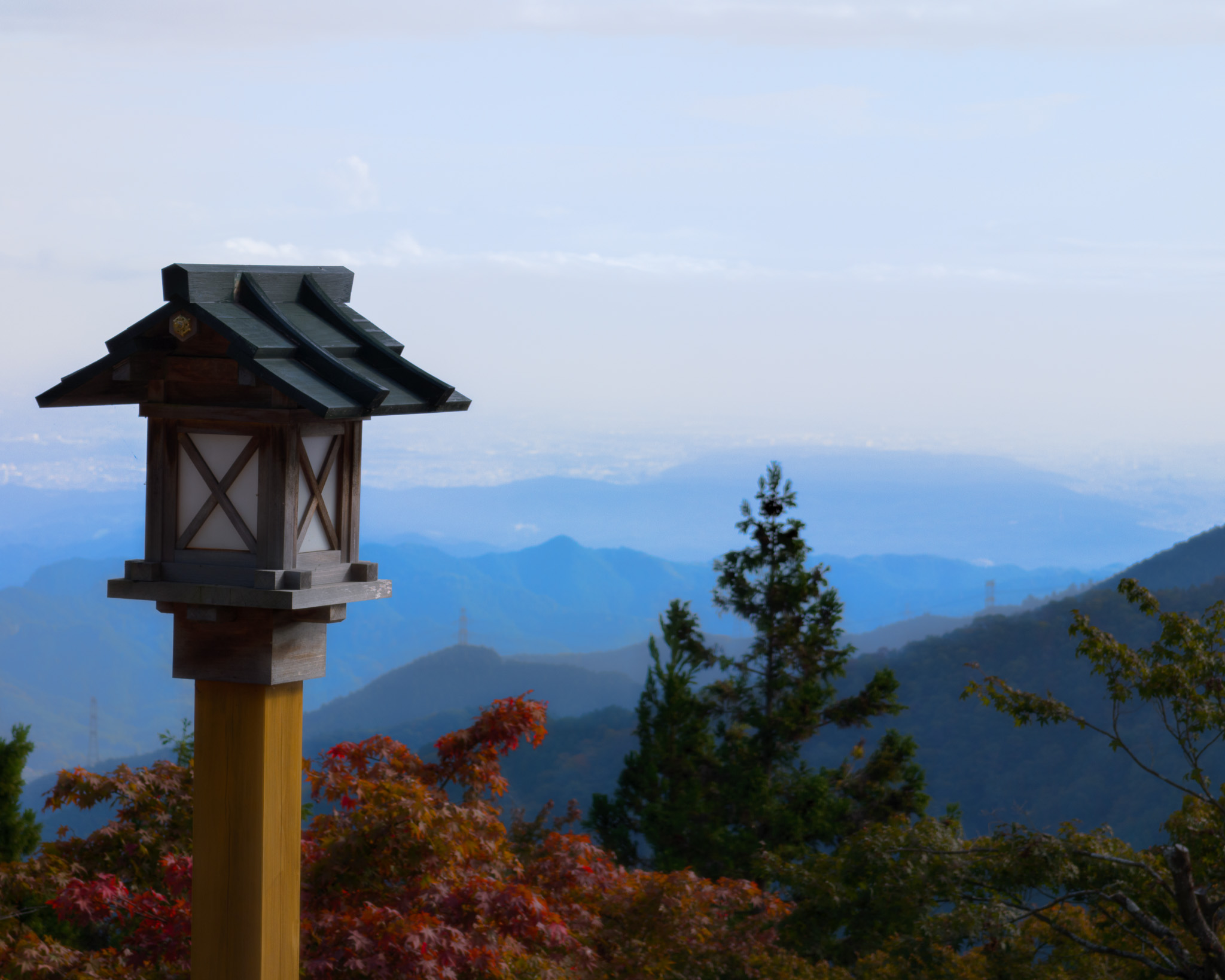 metake-jinja-with-mountains.jpg