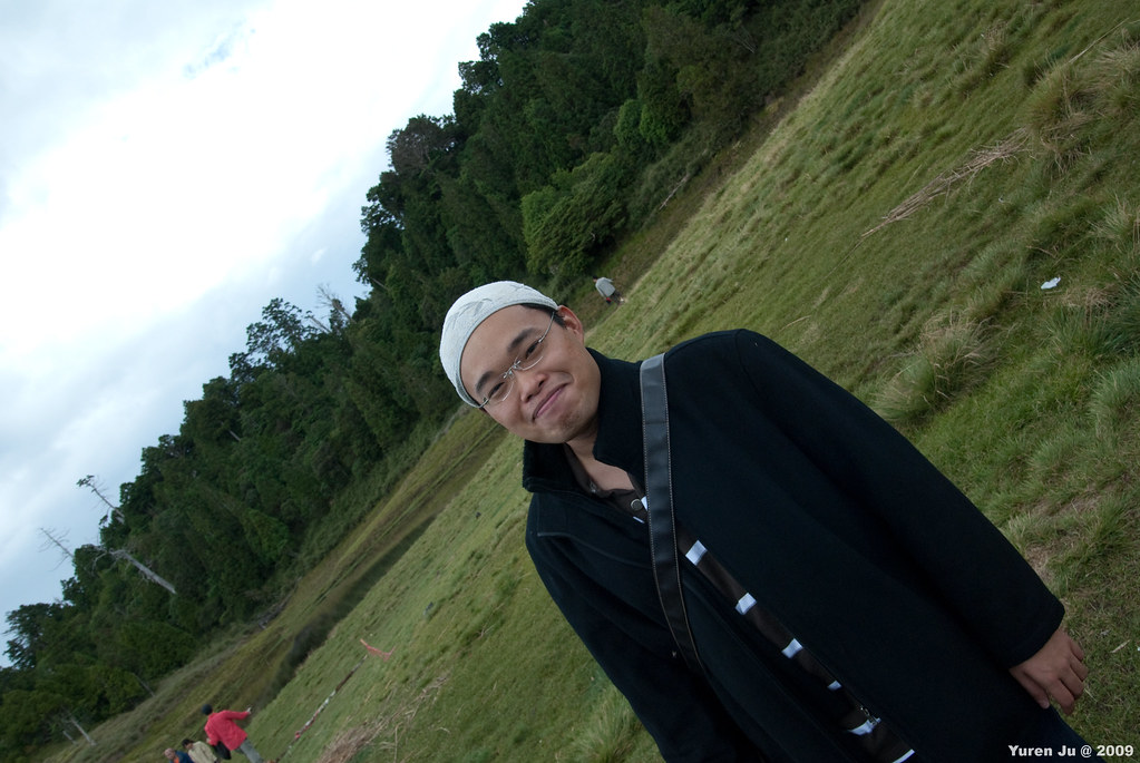 大熊穿得這麼體面,想必是到加羅湖出差吧…